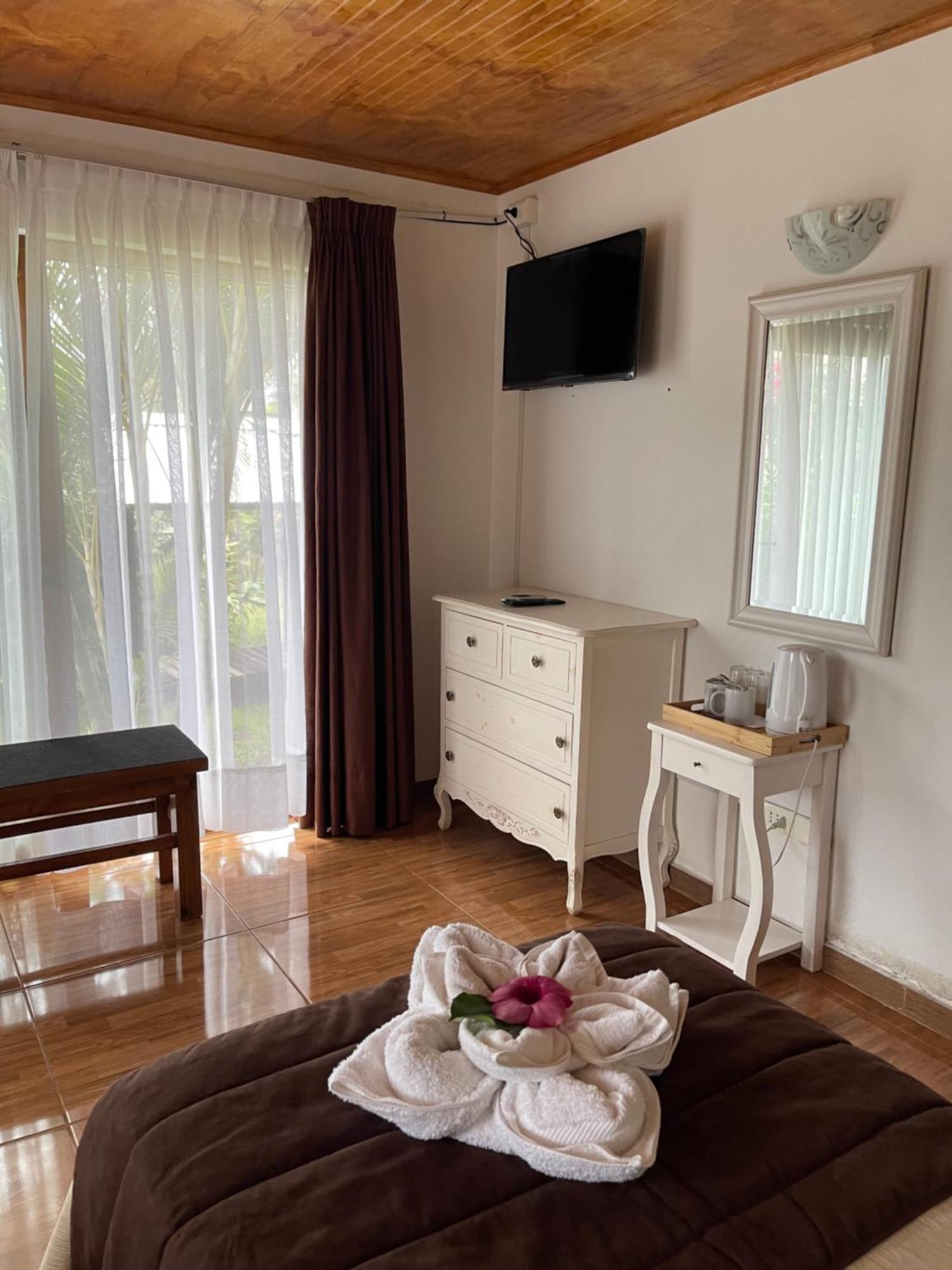 Teanehi Bed & Breakfast Hanga Roa Exterior foto