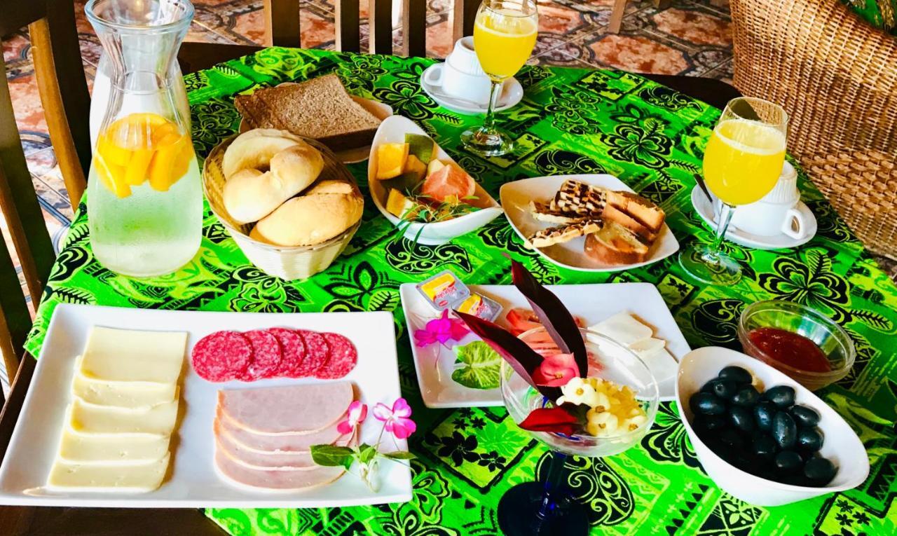 Teanehi Bed & Breakfast Hanga Roa Exterior foto